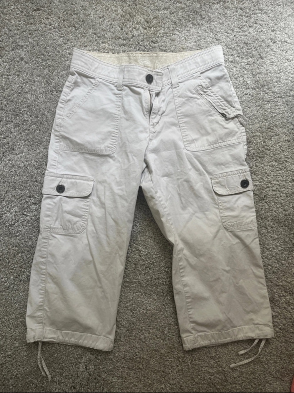 Lee Khaki Cargo Capri pants